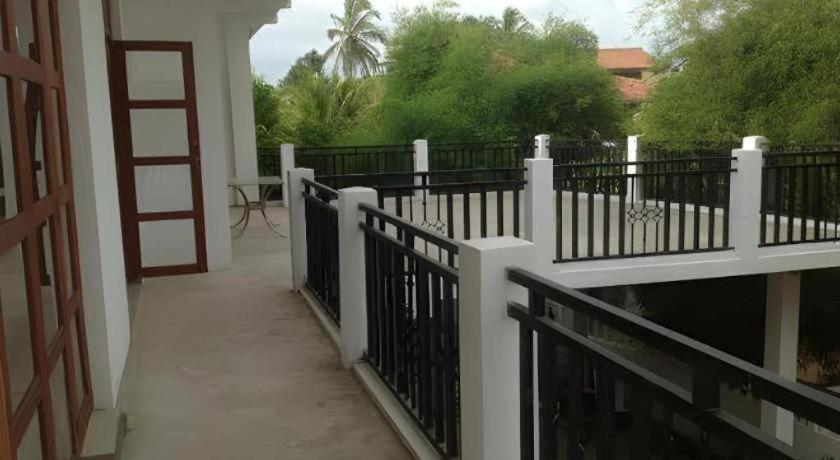 Araliya Blue Beach View Hotel Kudapaduwa Экстерьер фото